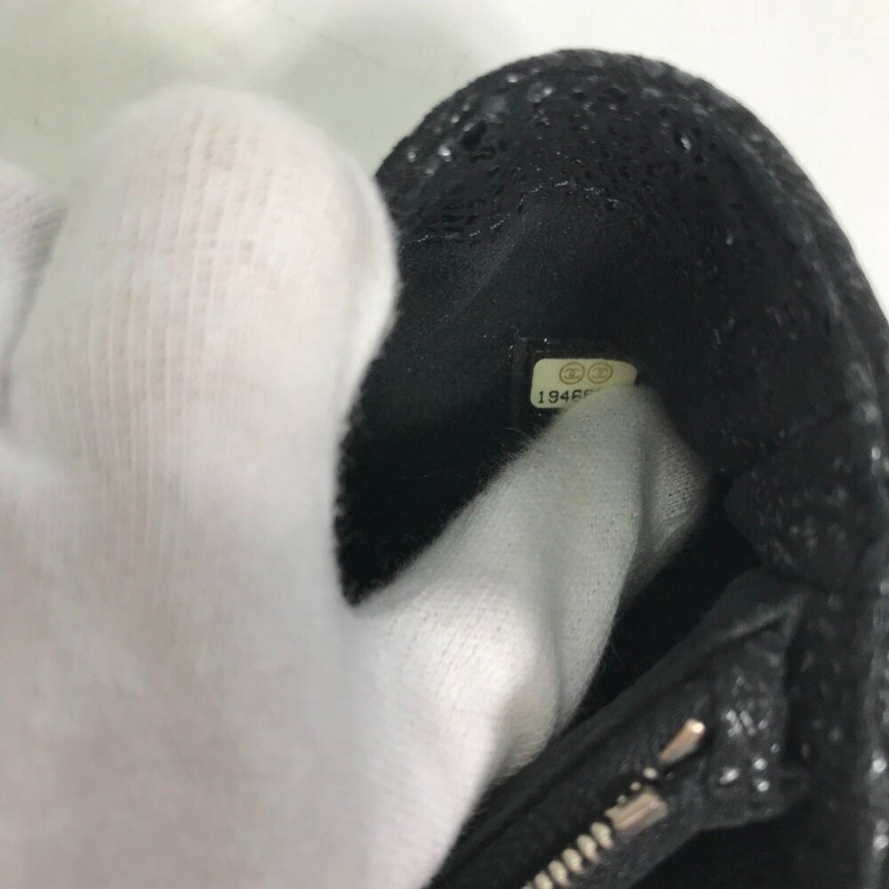 CHANEL Black Leather Logo Pouch - Picture 10 of 10